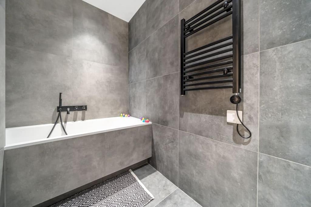 Trendy 2 Bedroom 2 Bathroom Apartment Minutes From Seafront In St Leonard'S Hastings St Leonards-on-Sea Екстер'єр фото